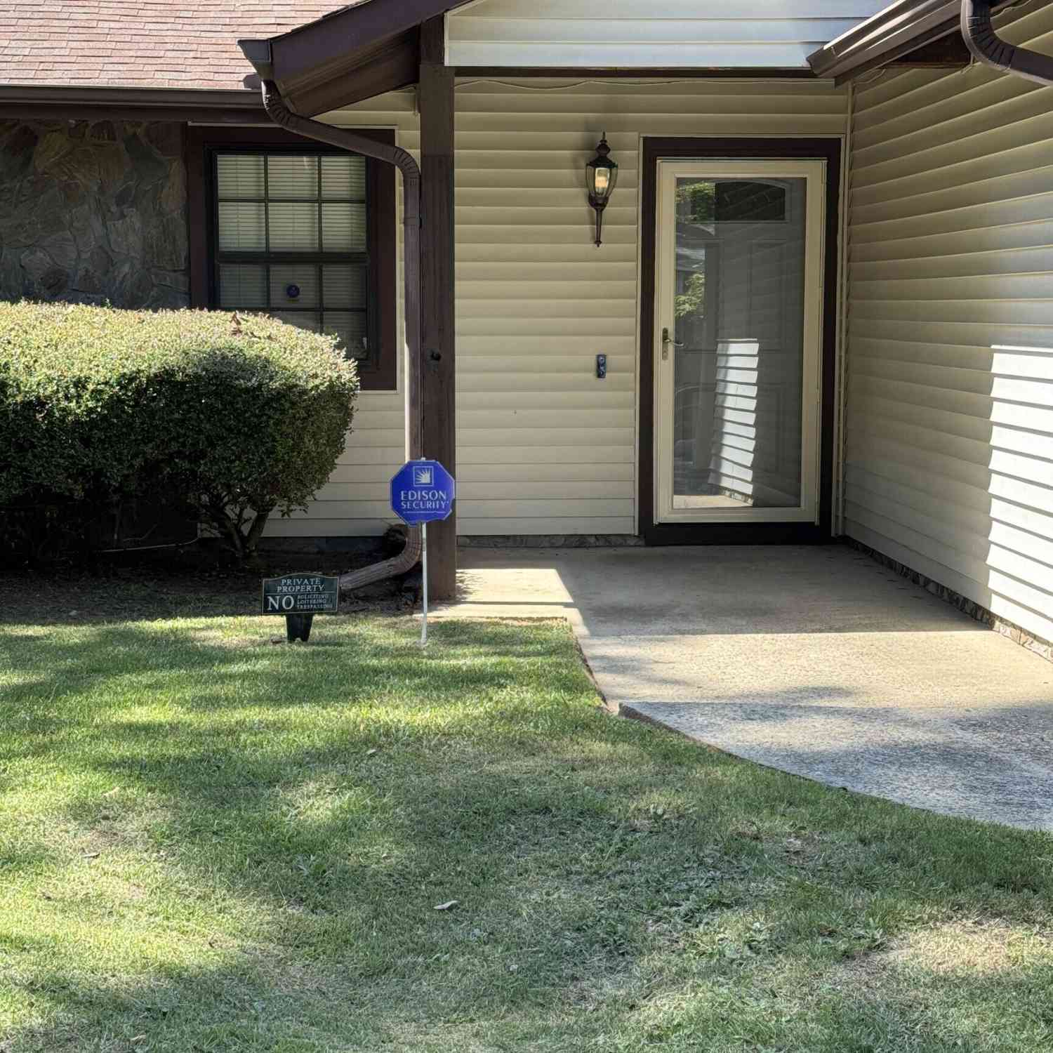 Homes For Sale - 9323 Forest Knoll Drive<br/> Clayton County, Jonesboro, GA 30238