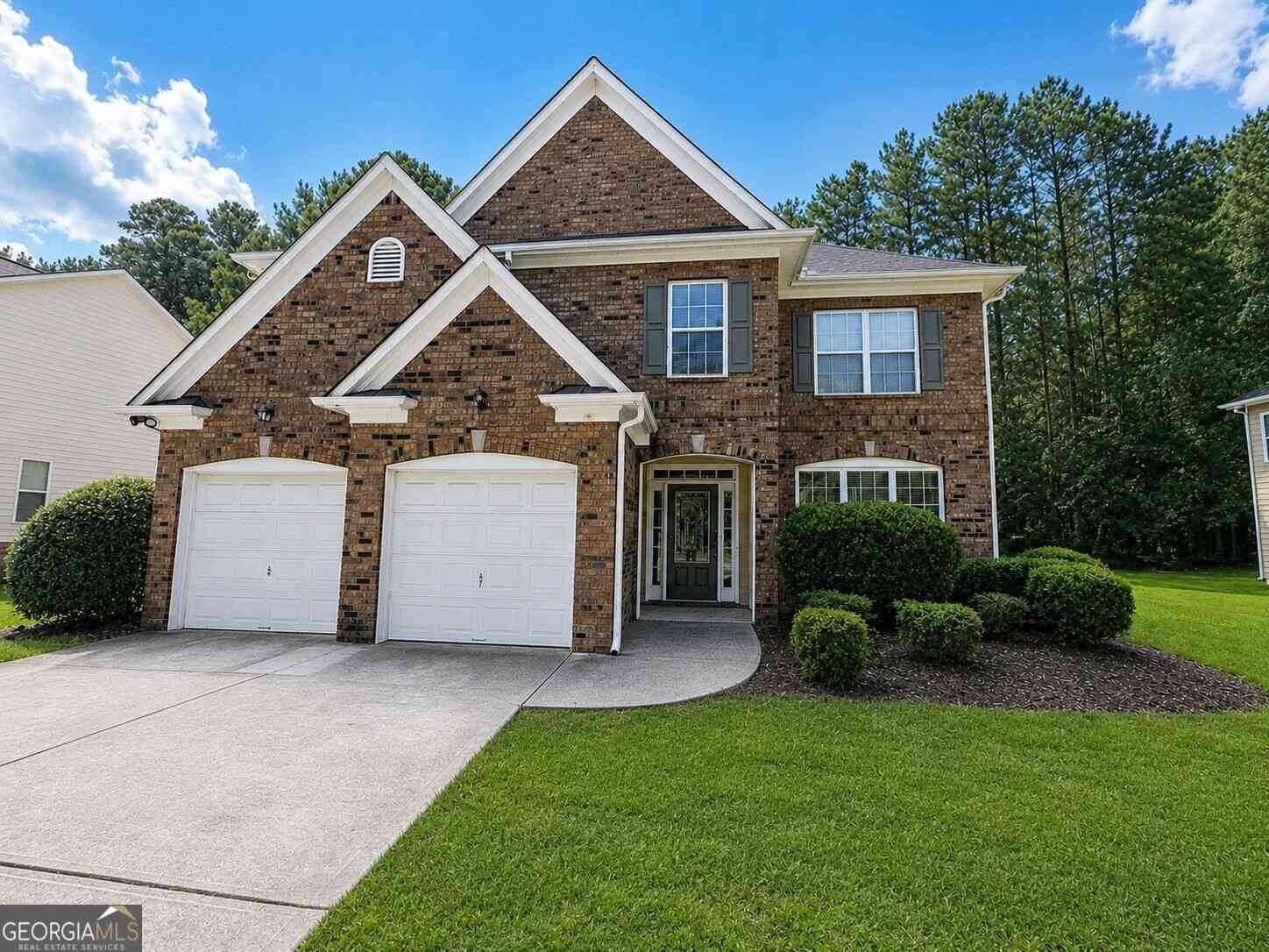 Homes For Sale - 562 Preserve Park Drive<br/> Loganville, GA 30052