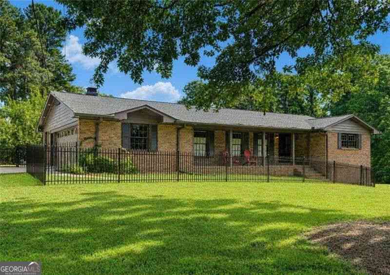 Homes For Sale - 381 Chicopee Drive NE<br/> Marietta, GA 30060
