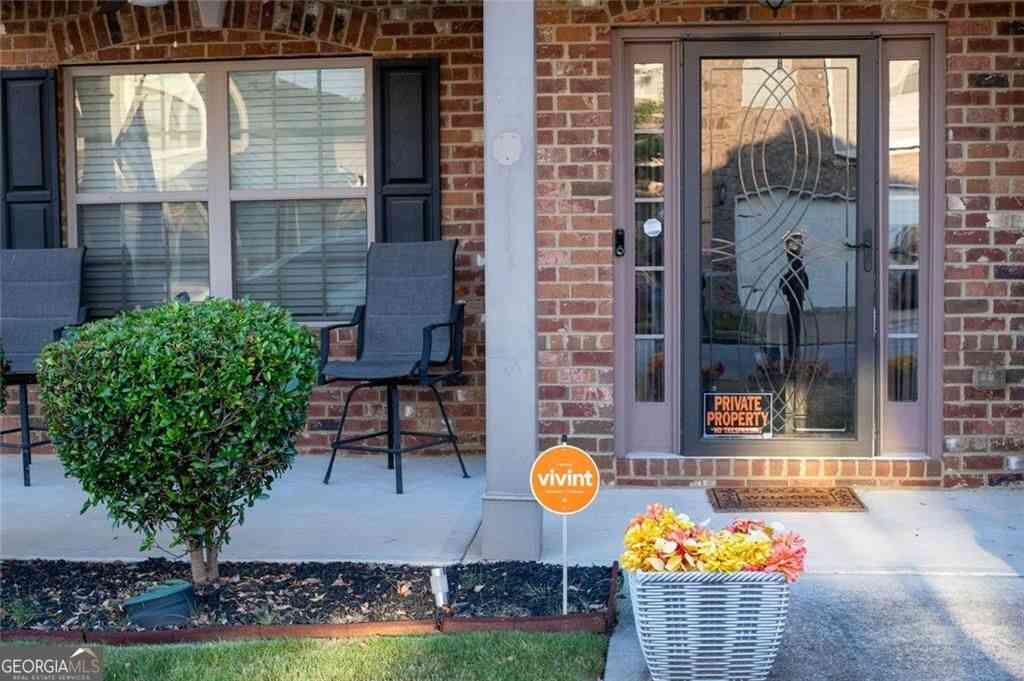 Homes For Sale - 7579 Crawford Court<br/> Fairburn, GA 30213