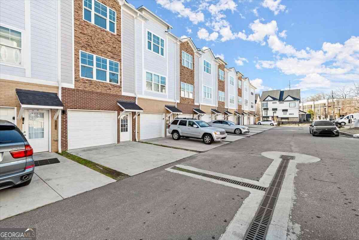 Townhouse For Sale - 2017 Ocean Drive<br/> Atlanta, GA 30318