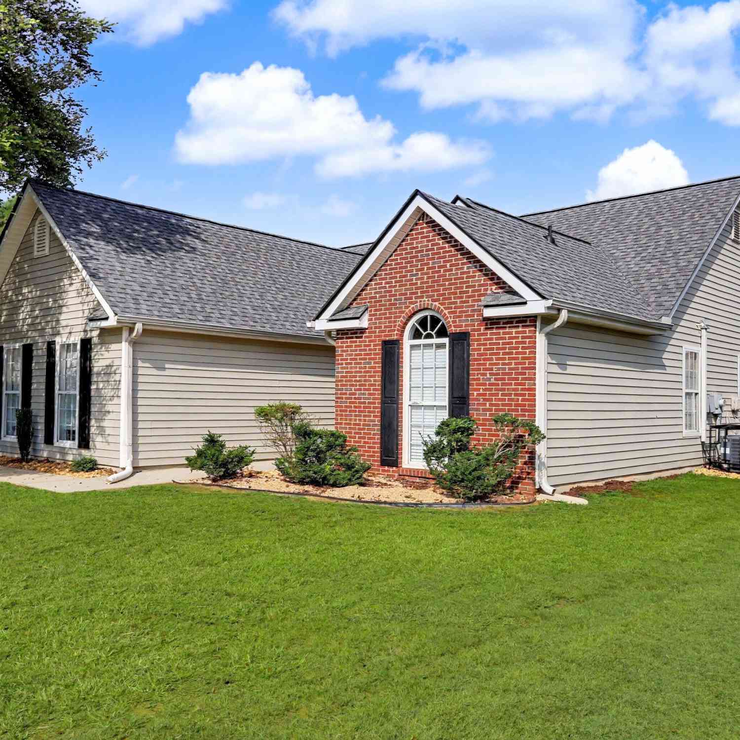 Homes For Sale - 6000 Preserve Pass<br/> Fairburn, GA 30213