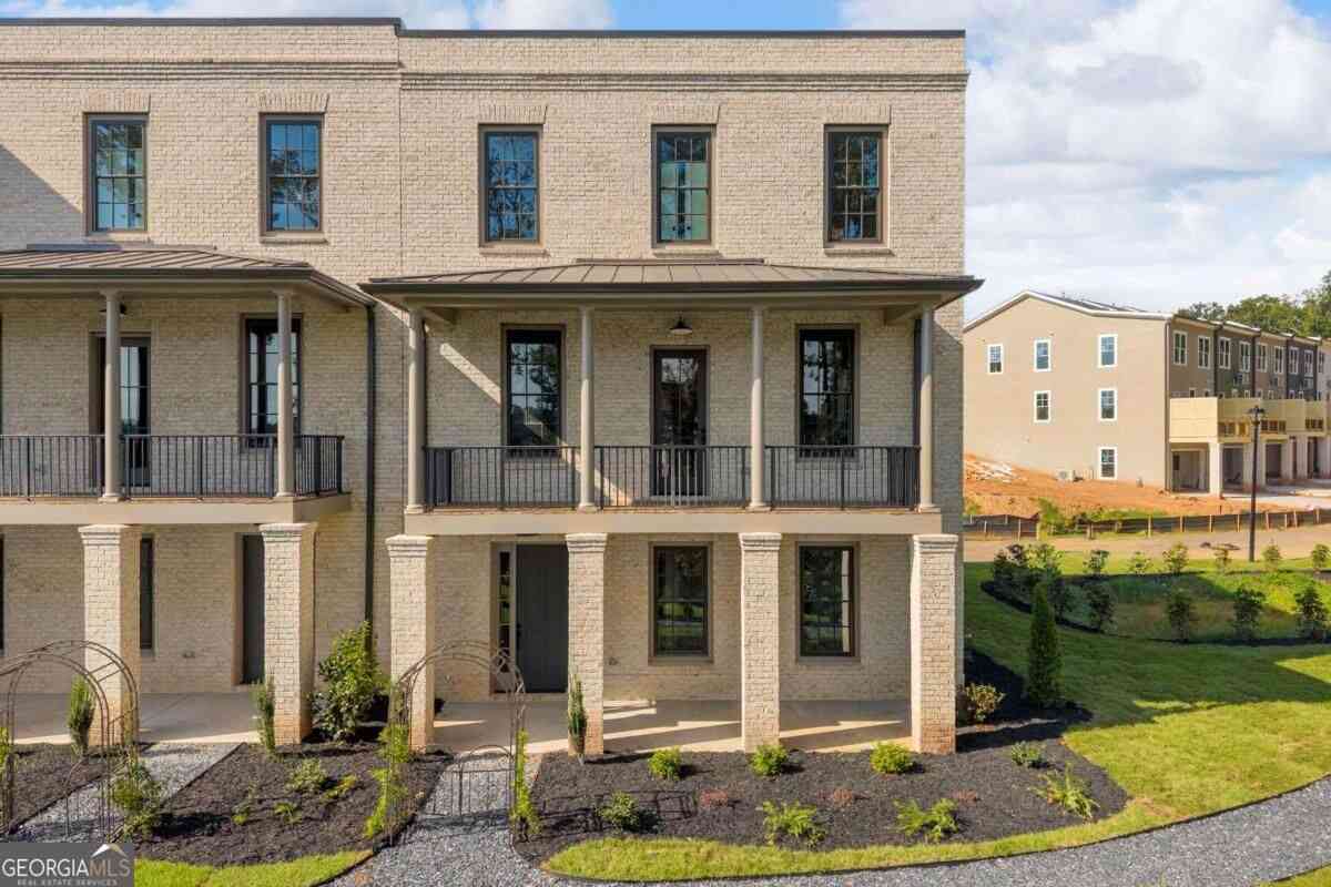 Townhouse For Sale - 1011 Creekside Lane<br/> Forsyth County, Cumming, GA 30040