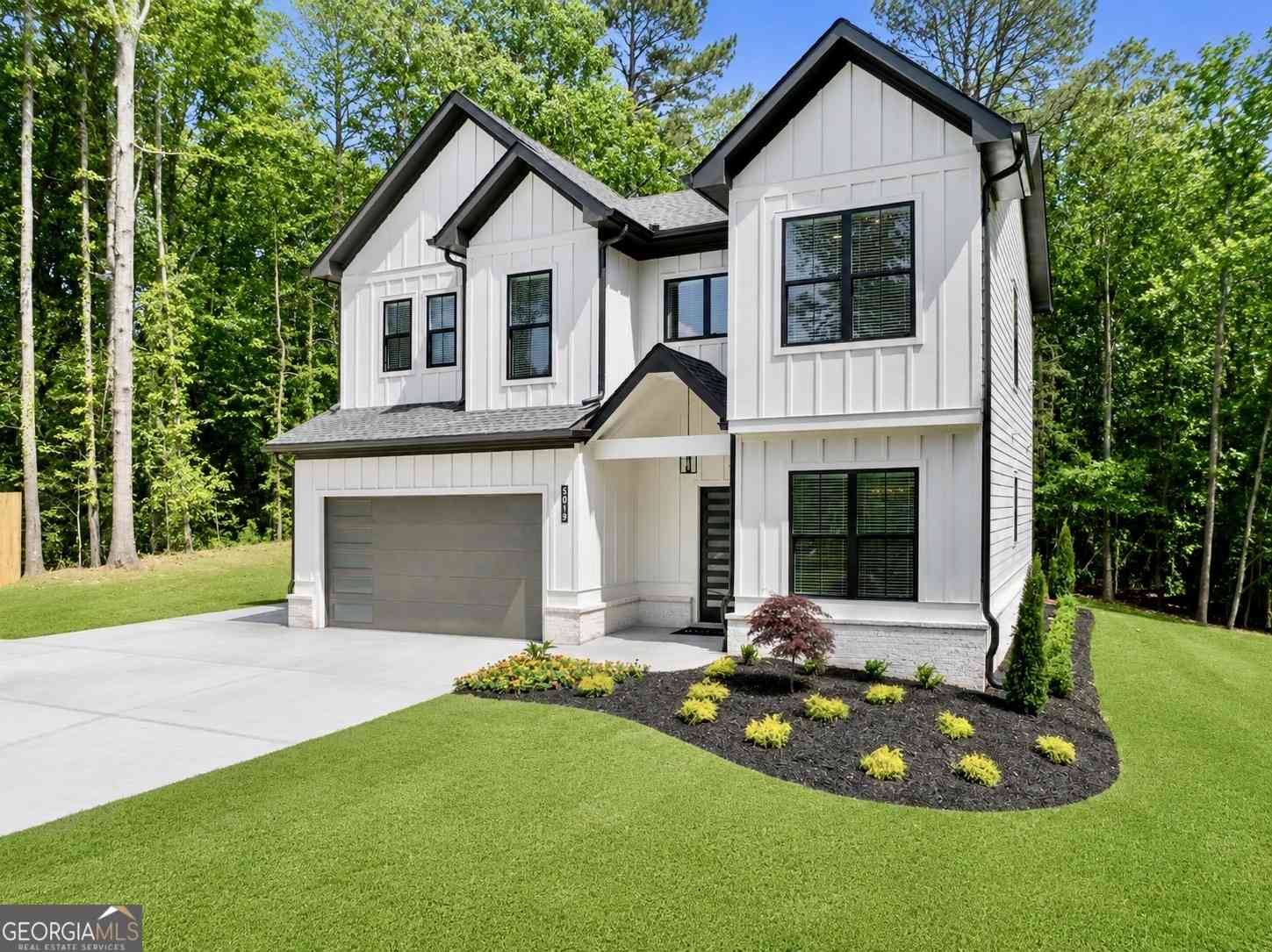 Homes For Sale - 5019 Nichols Drive<br/> Flowery Branch, GA 30542