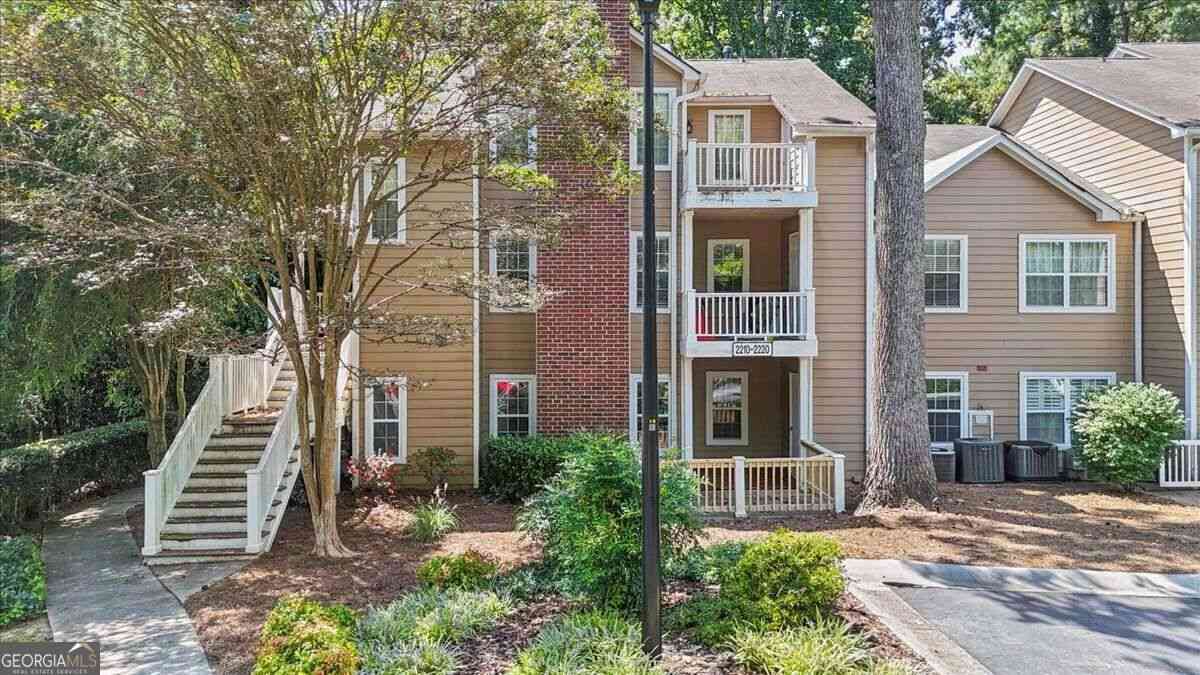 Condo For Sale - 2210 River Heights Court SE<br/> Marietta, GA 30067