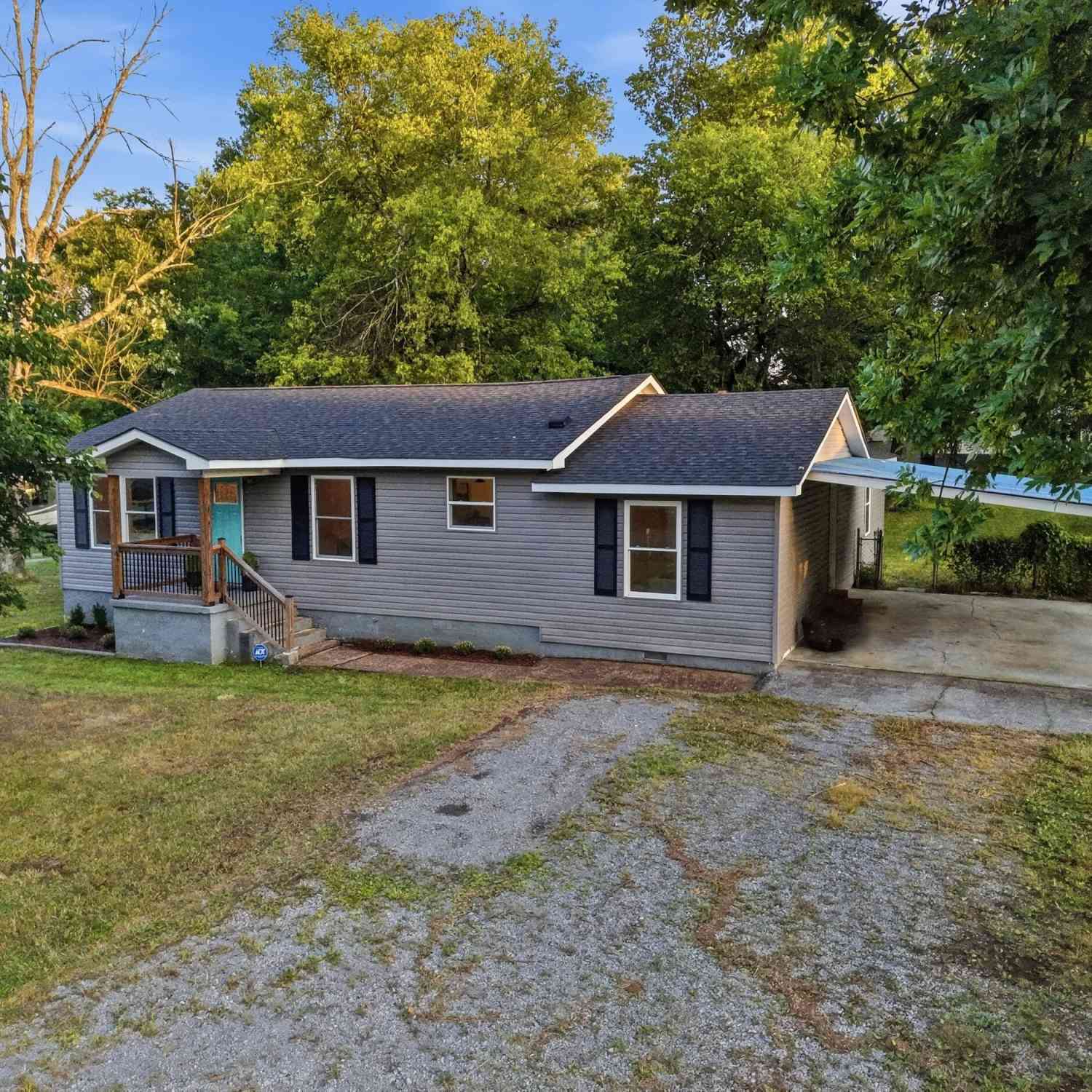 Homes For Sale - 711 W James Avenue<br/> Rossville, GA 30741