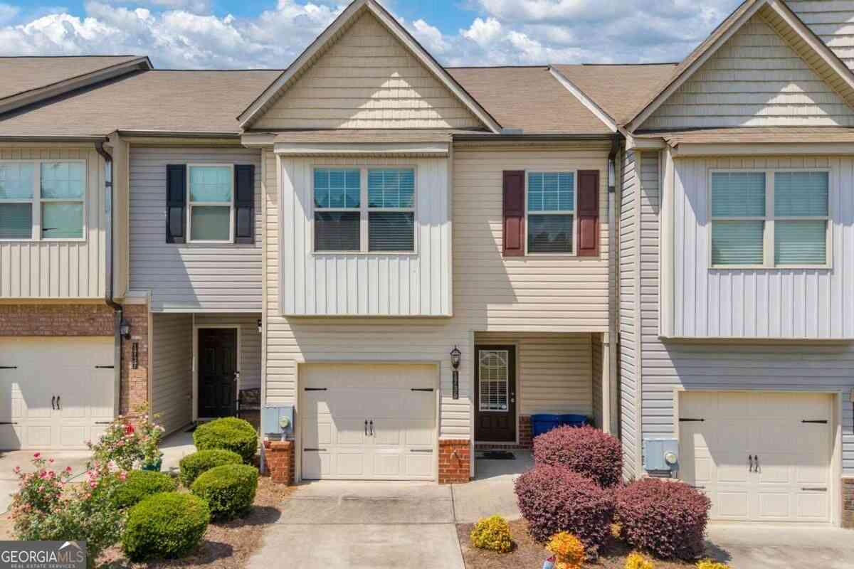 Townhouse For Sale - 1735 Snapping Court<br/> Winder, GA 30680