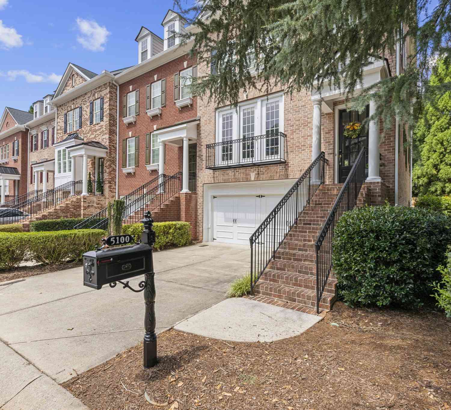 Townhouse For Sale - 5100 Waters Edge Trail<br/> Roswell, GA 30075