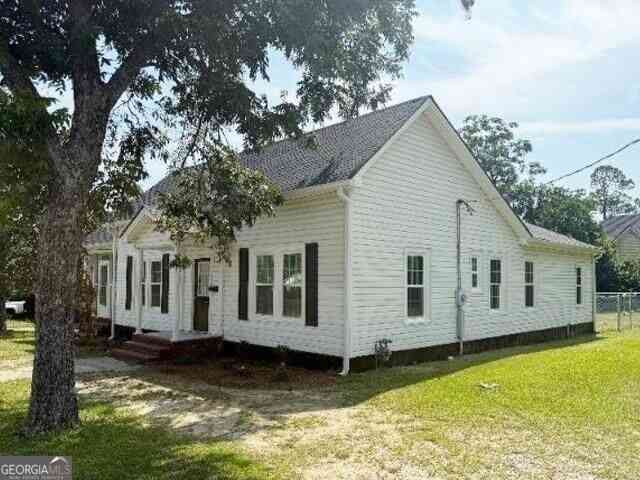 Homes For Sale - 411 W Pine Street<br/> Swainsboro, GA 30401
