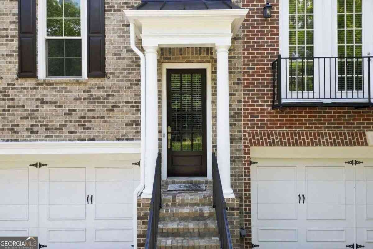 Townhouse For Sale - 7603 Lowery Oak Drive<br/> Roswell, GA 30075