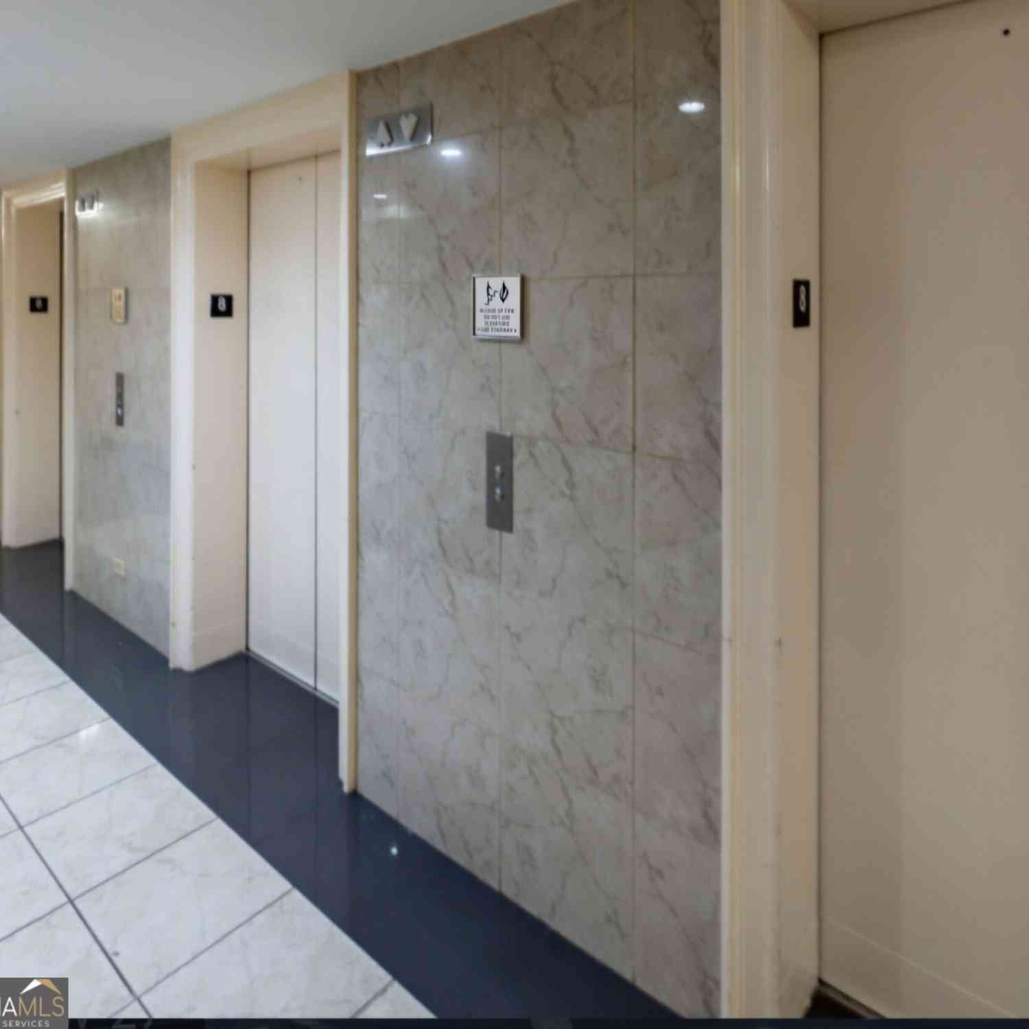 Condo For Sale - 300 W Peachtree St 21 J<br/> Atlanta, GA 30332