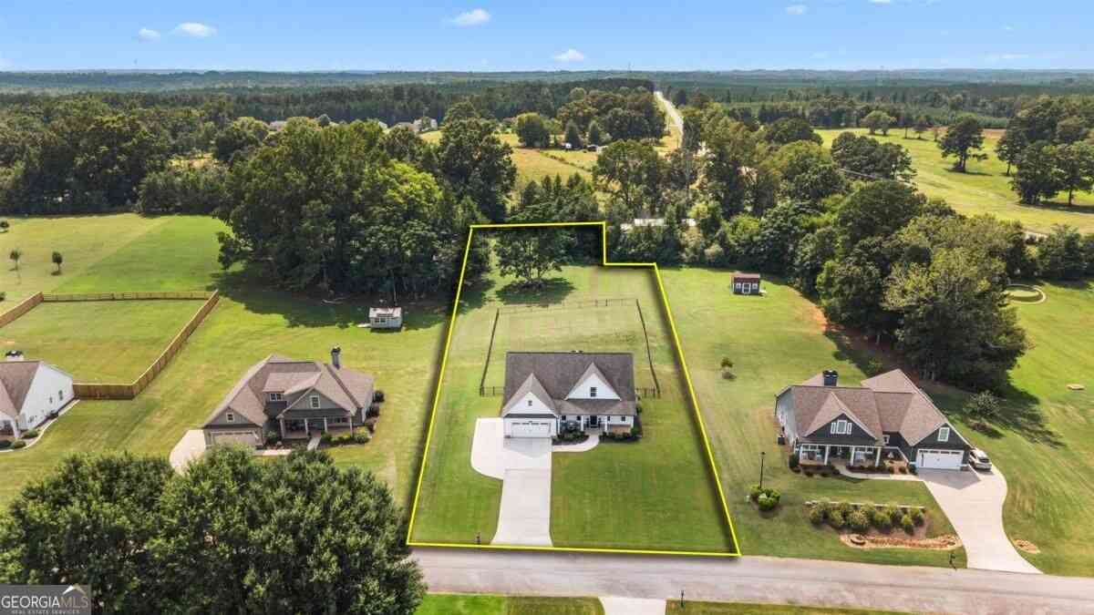 Homes For Sale - 112 Alexander Lakes Drive<br/> Eatonton, GA 31024