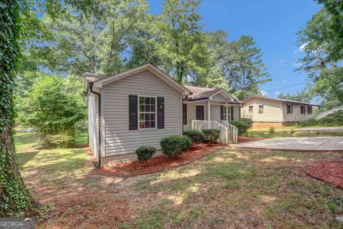 Homes For Sale - 51 Johnson Avenue<br/> Newnan, GA 30263