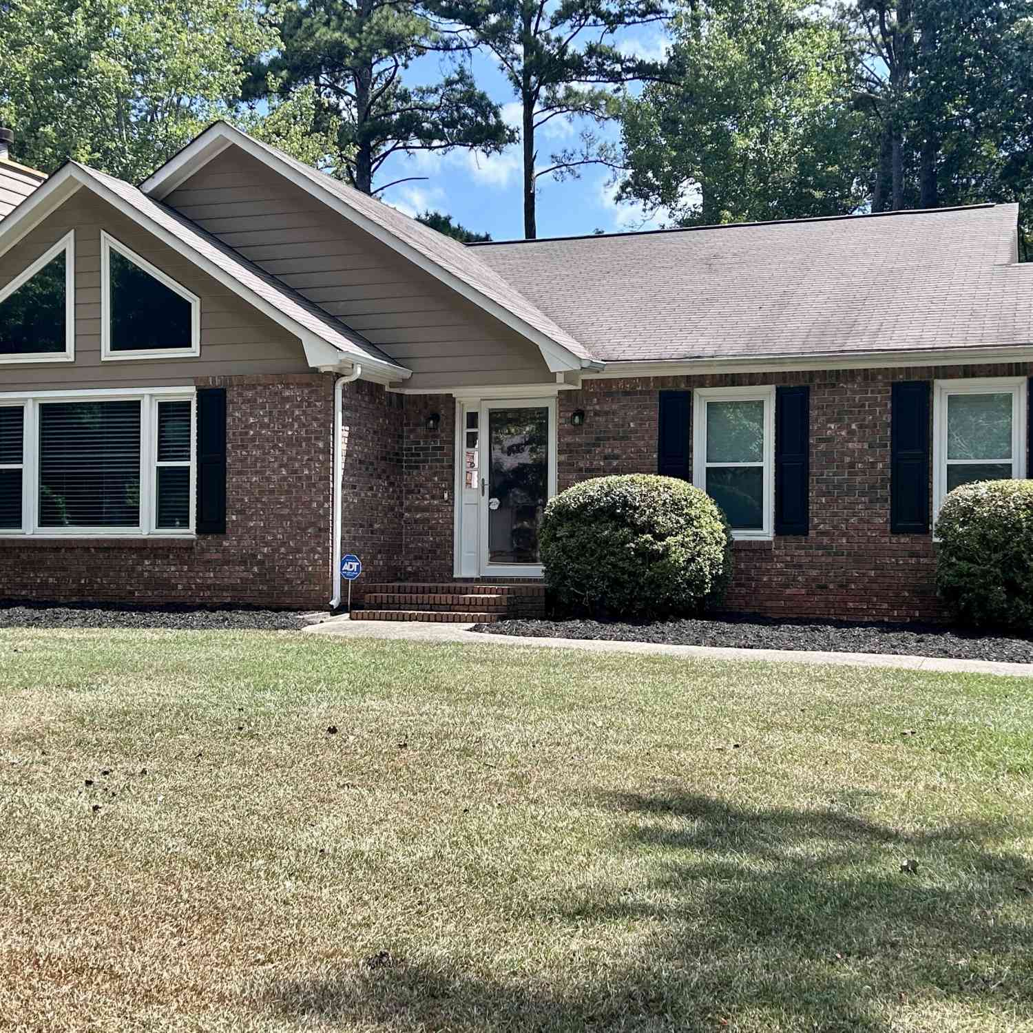 Homes For Sale - 325 Windsor Drive<br/> Fayetteville, GA 30215