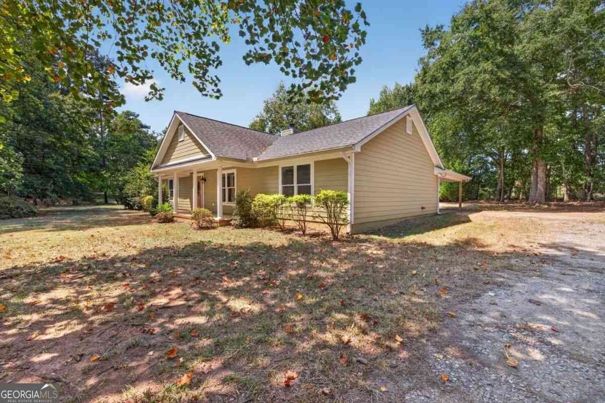 Homes For Sale - 138 Lakeshore Circle NE<br/> Milledgeville, GA 31061