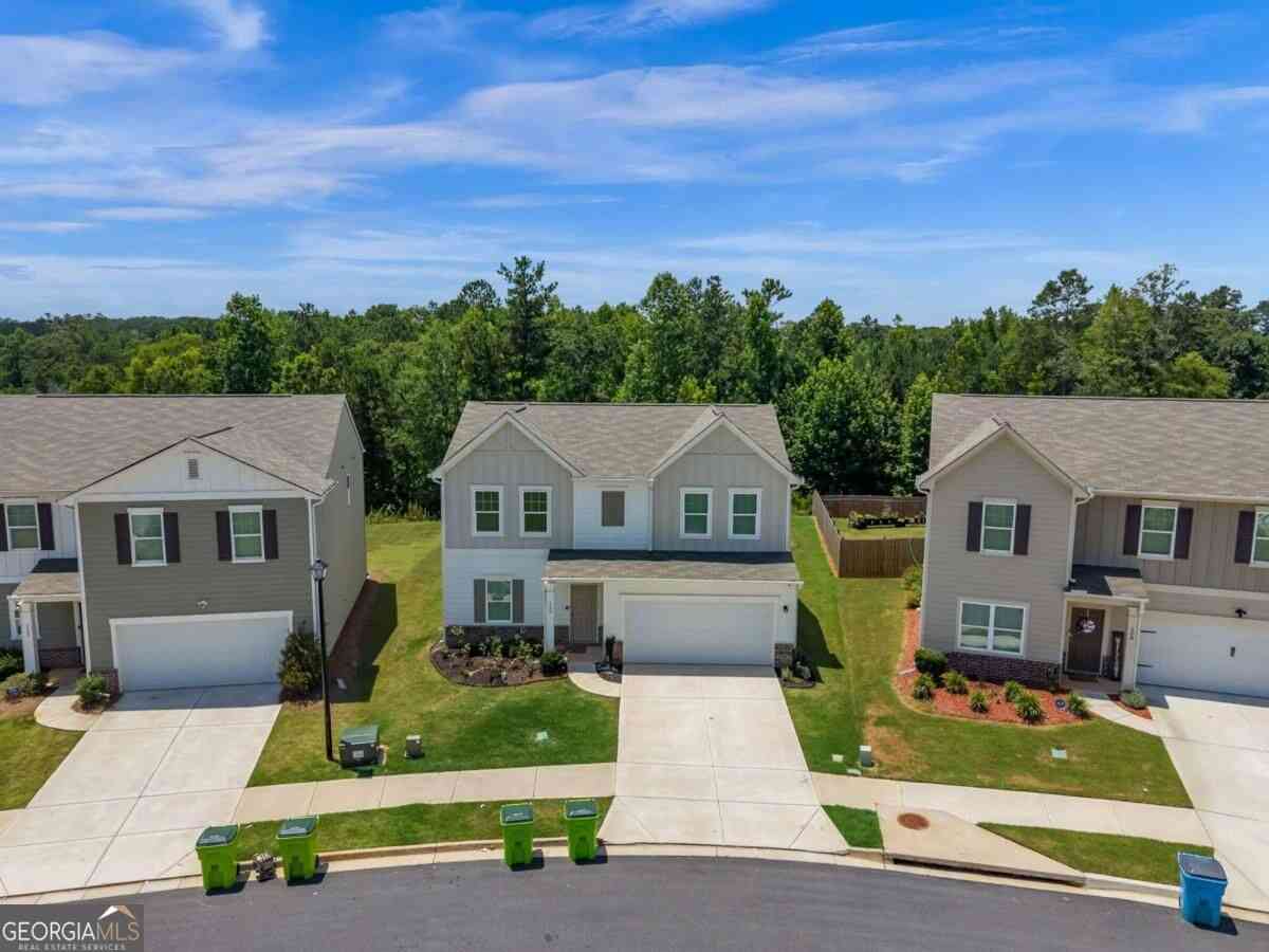 Homes For Sale - 110 Bantry Way<br/> Locust Grove, GA 30248