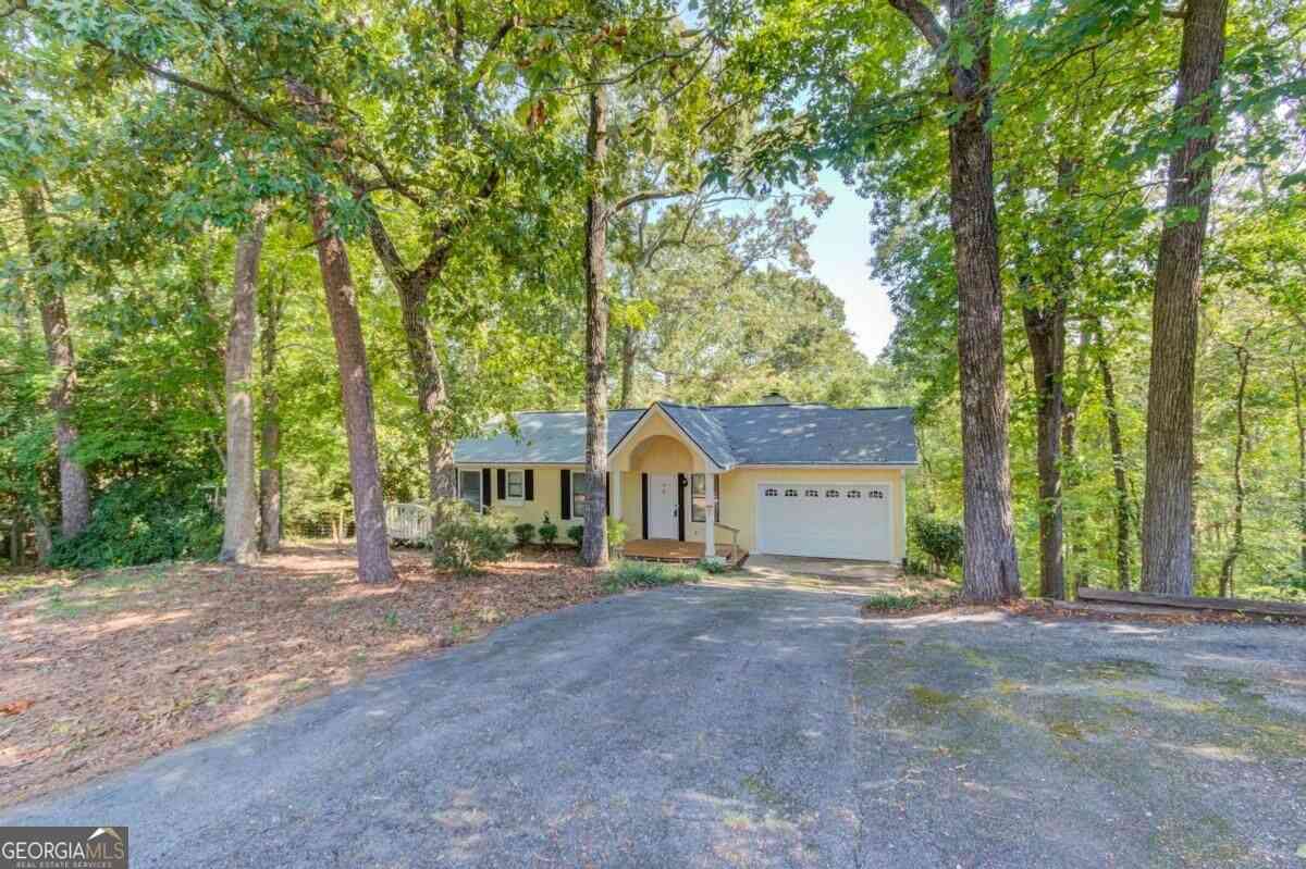 Homes For Sale - 3629 Lakeview Drive<br/> Gainesville, GA 30501