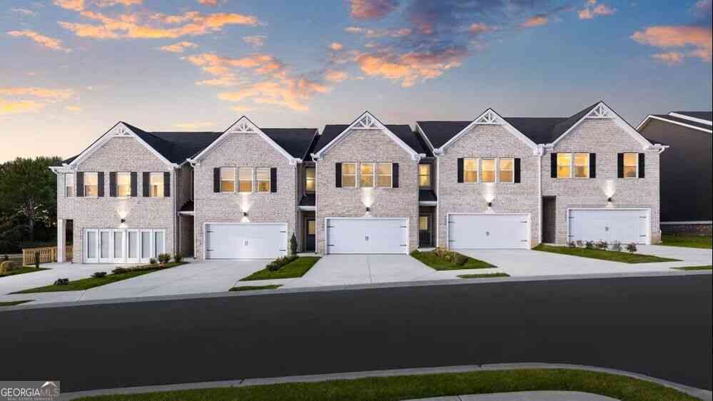 Townhouse For Sale - 3668 Parkway James Drive<br/> Snellville, GA 30039