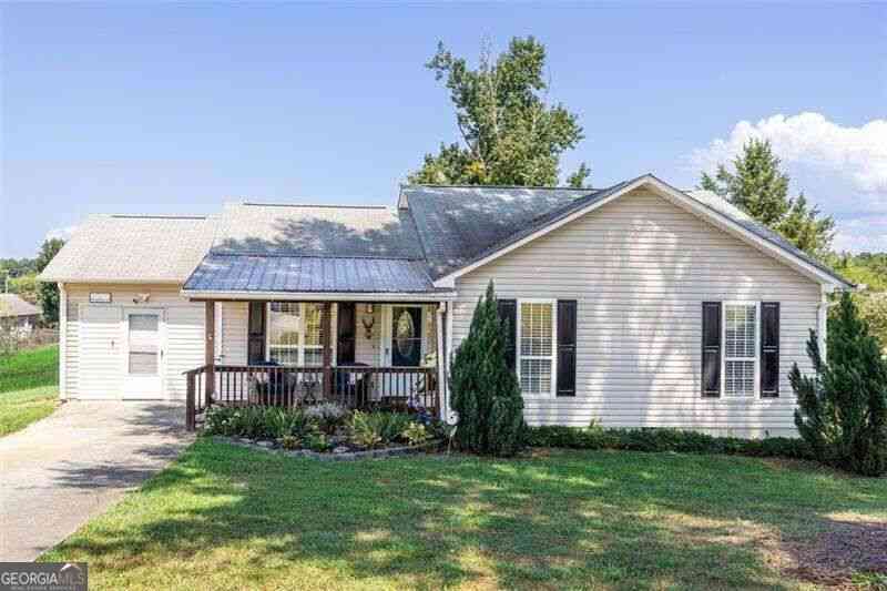 Homes For Sale - 120 Fieldcrest Drive SE<br/> Calhoun, GA 30701