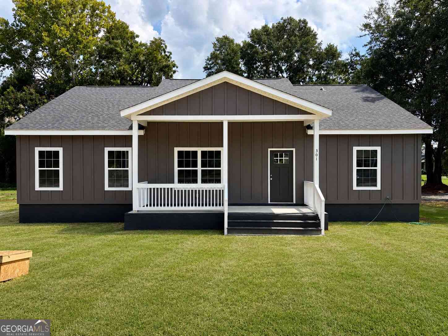 Homes For Sale - 301 S Hull Street<br/> Sylvania, GA 30467