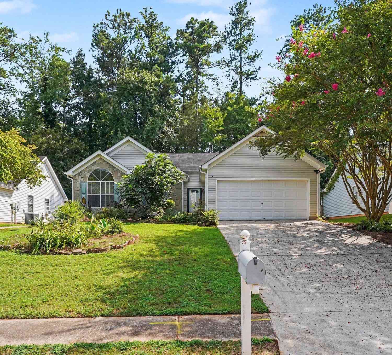 Homes For Sale - 834 Sweetwater Way<br/> Mcdonough, GA 30253