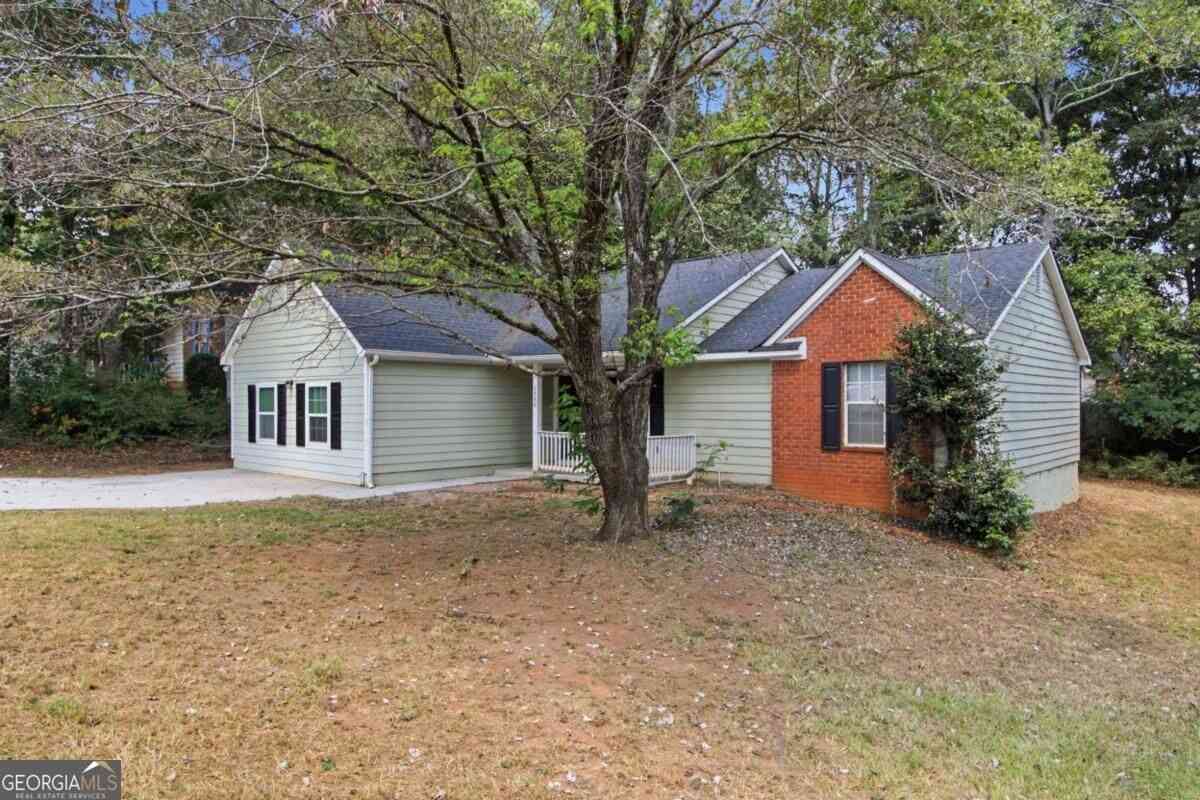 Homes For Sale - 1586 Elizabeth Lane<br/> Hampton, GA 30228