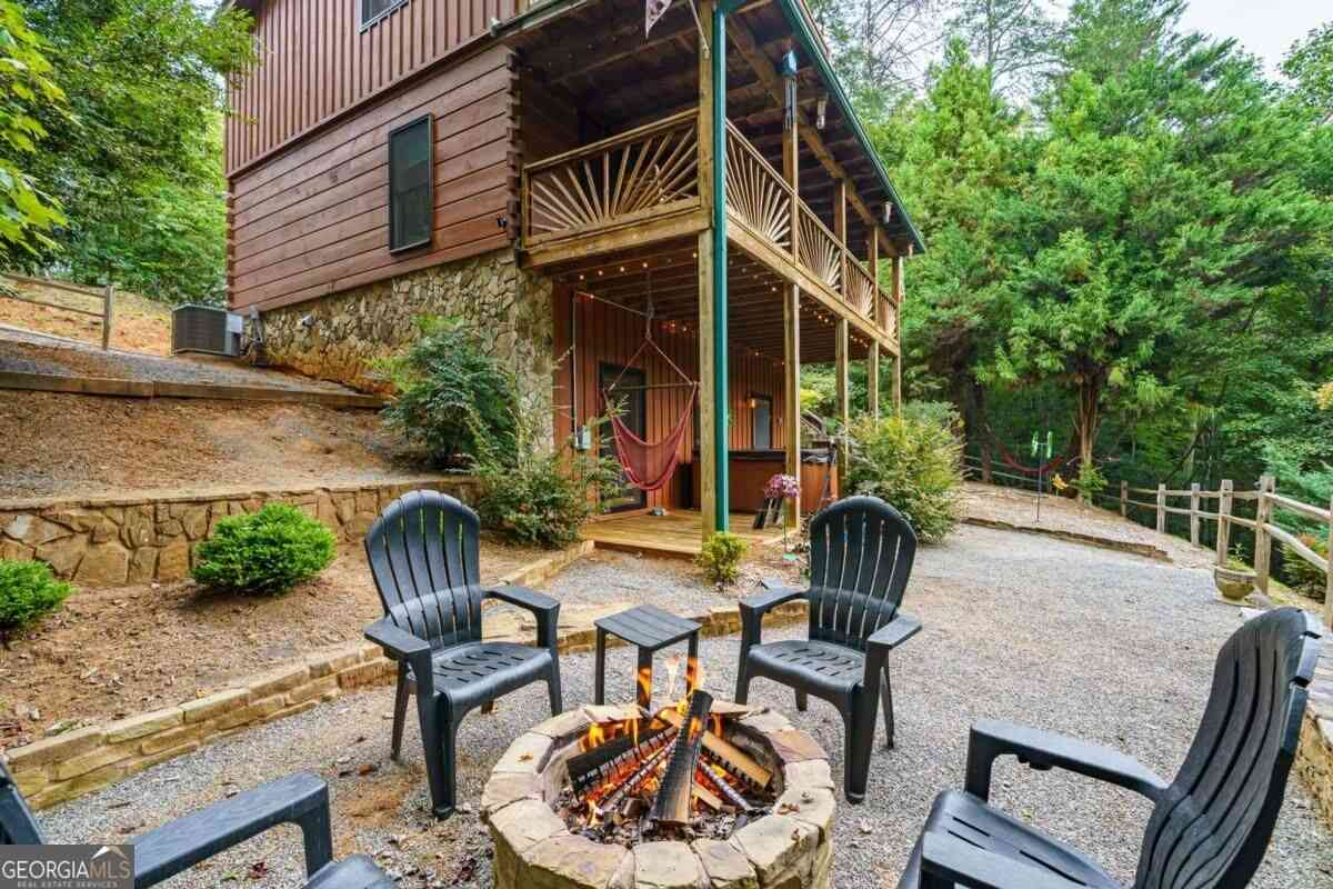 Homes For Sale - 405 Donna Lee Lane<br/> Mineral Bluff, GA 30559