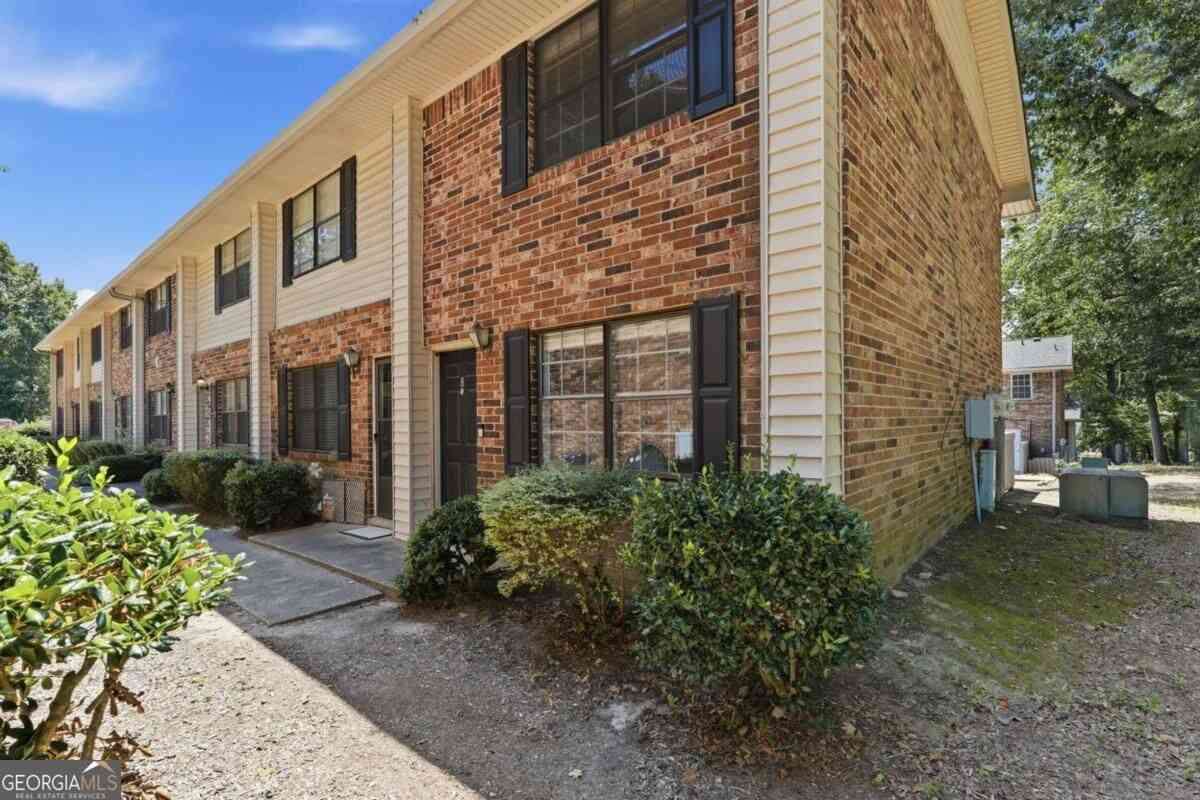 Condo For Sale - 1235 Riverside Drive #C-8<br/> Gainesville, GA 30501