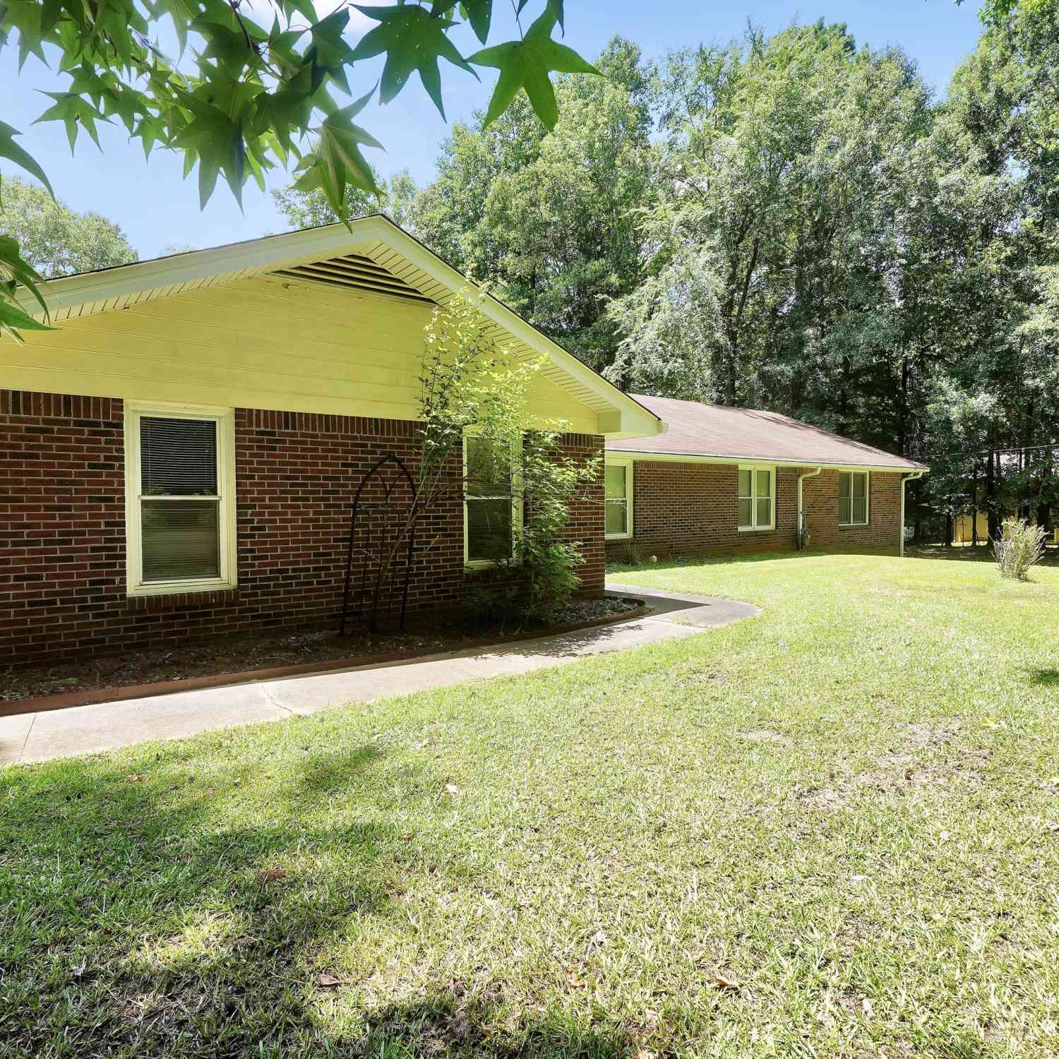 Homes For Sale - 145 Stoneridge Way<br/> Fayetteville, GA 30215