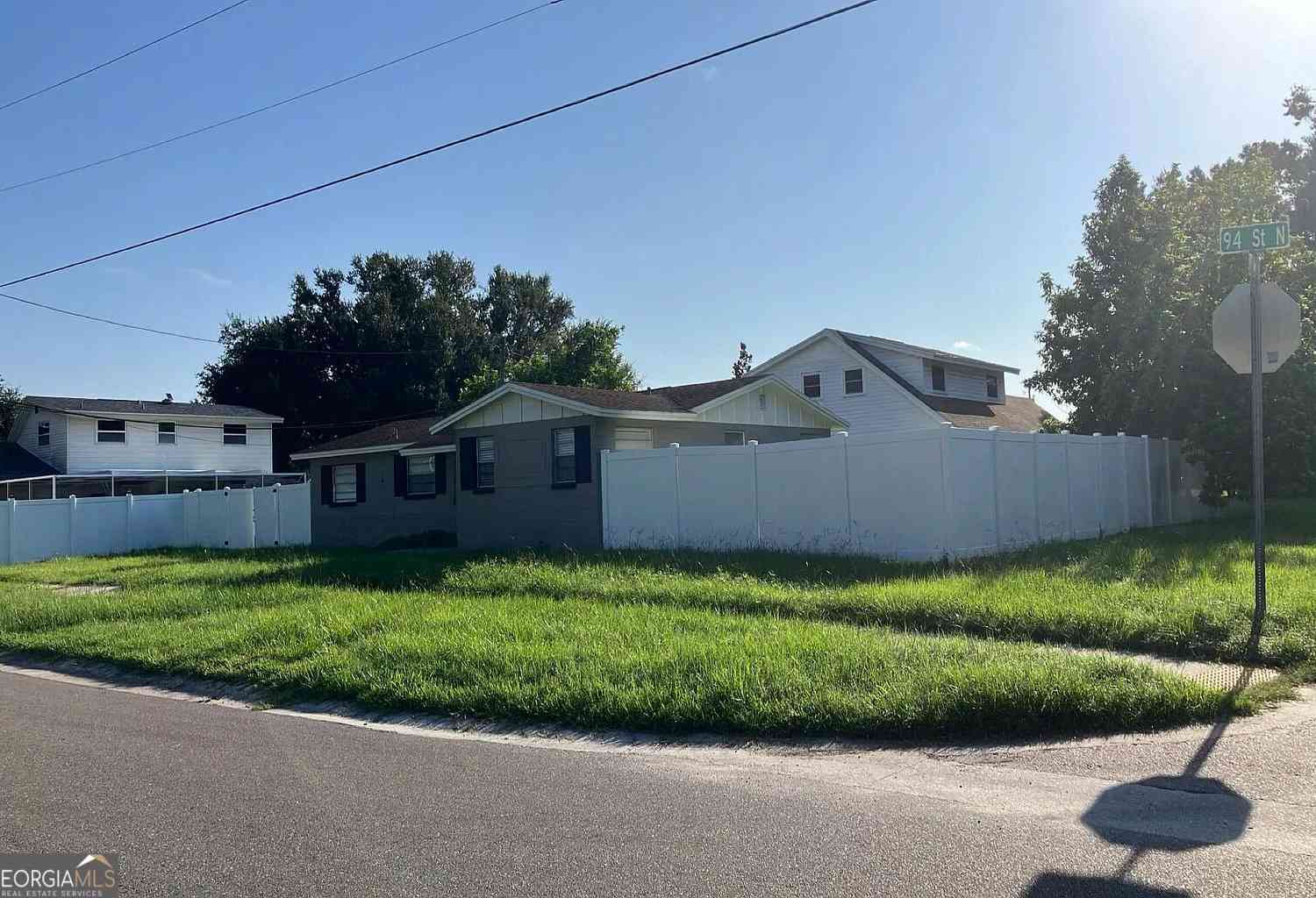 Homes For Sale - 8701 94th Street<br/> Pinellas County, Seminole, FL 33777