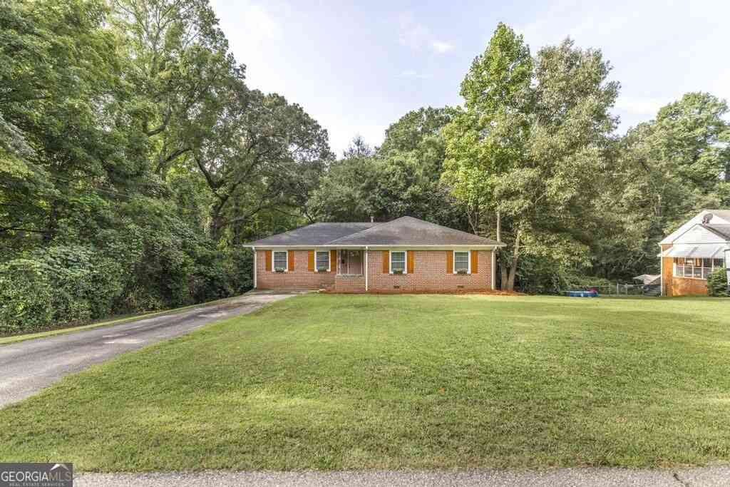 Homes For Sale - 460 Sunset Circle<br/> Forsyth, GA 31029