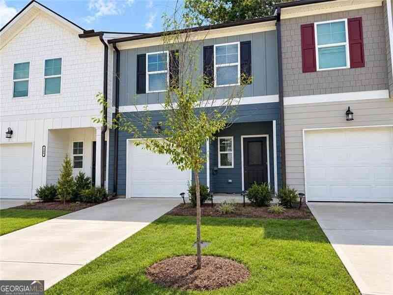 Homes For Sale - 102 Jaxton Street<br/> Hoschton, GA 30548