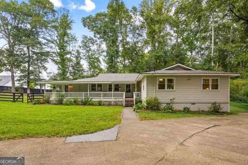Homes For Sale - 285 Air Acres Way<br/> Woodstock, GA 30188