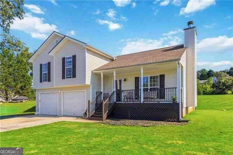 Homes For Sale - 601 Skyland Court<br/> Winder, GA 30680