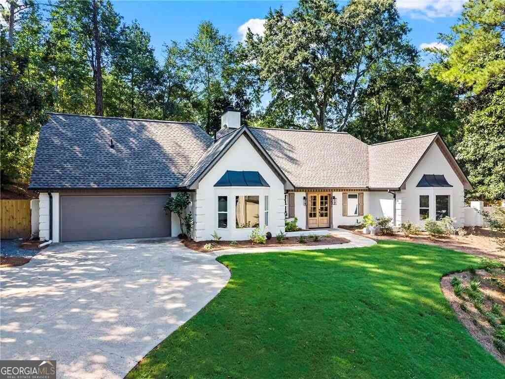 Homes For Sale - 2552 Hollycreek Drive NE<br/> Marietta, GA 30062