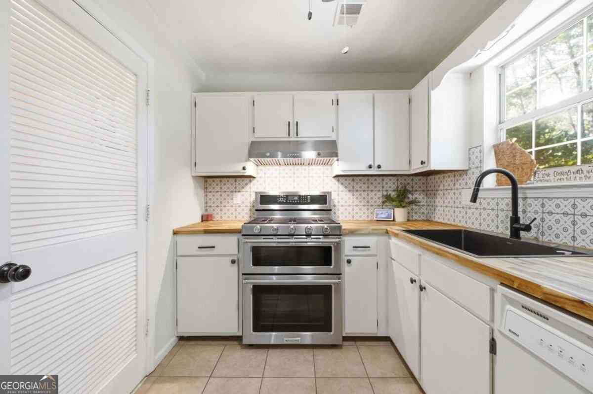 Townhouse For Sale - 1556 Cedar Bluff Trail<br/> Marietta, GA 30062