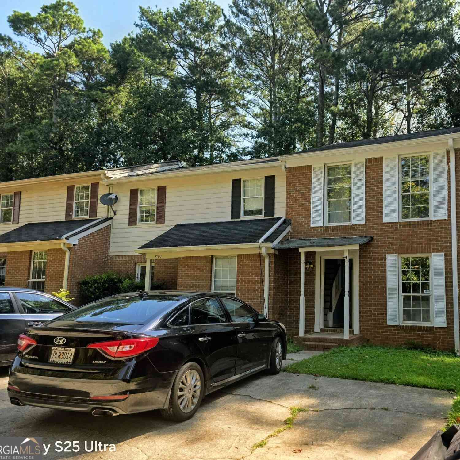 Townhouse For Sale - 852 Glynn Oaks Drive<br/> Clarkston, GA 30021