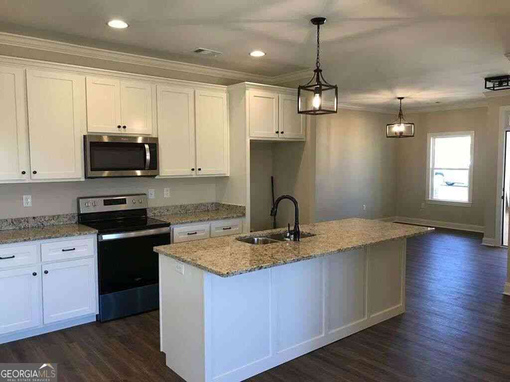 Homes For Sale - 105 Garden Lane<br/> Dublin, GA 31021