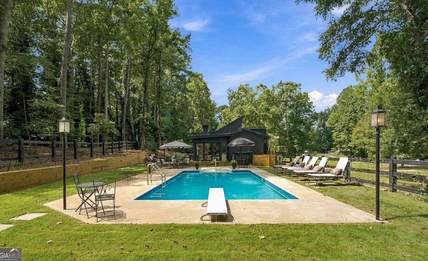 Homes For Sale - 2945 Brett Circle NW<br/> Acworth, GA 30101