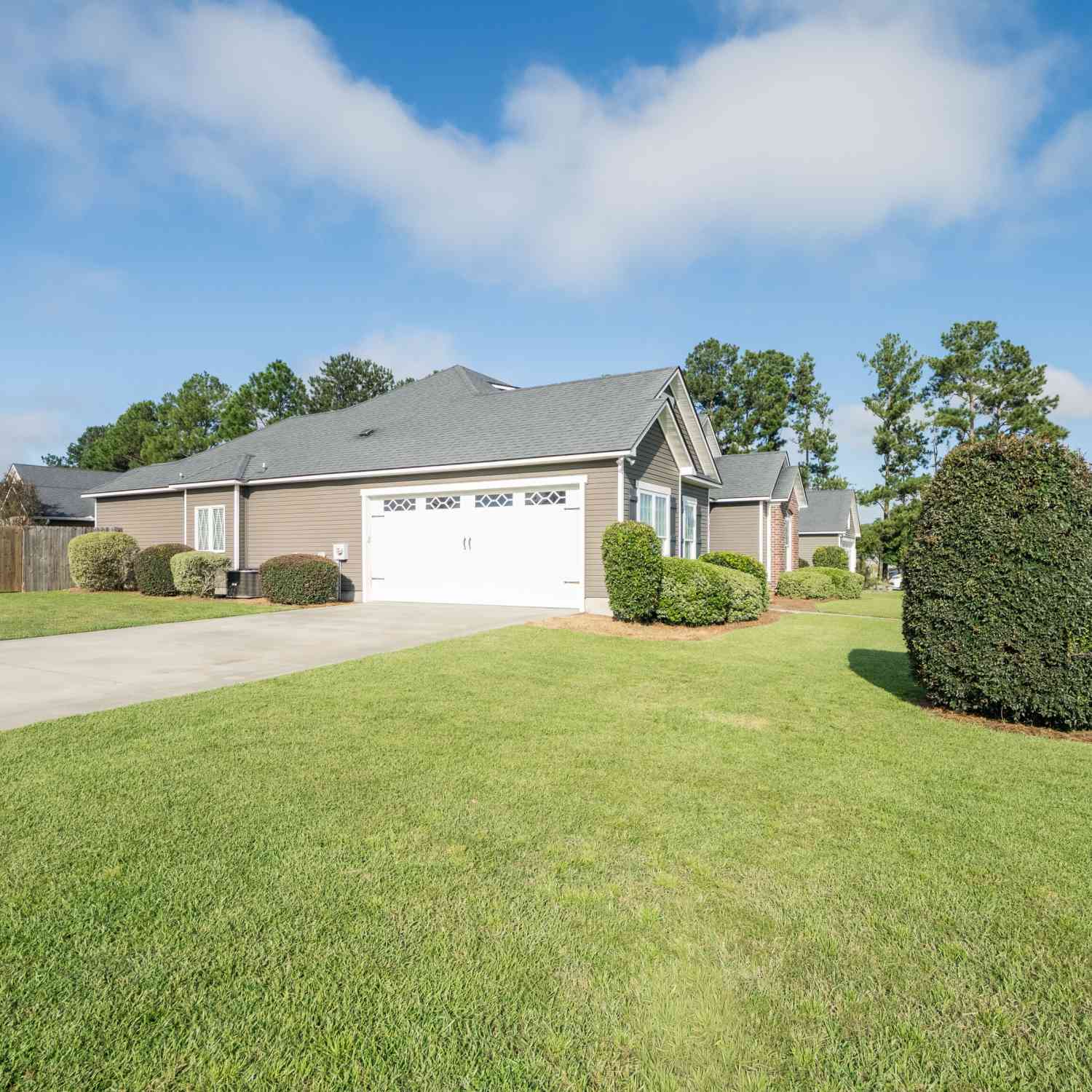 Homes For Sale - 4003 Gramercy Drive<br/> Valdosta, GA 31605