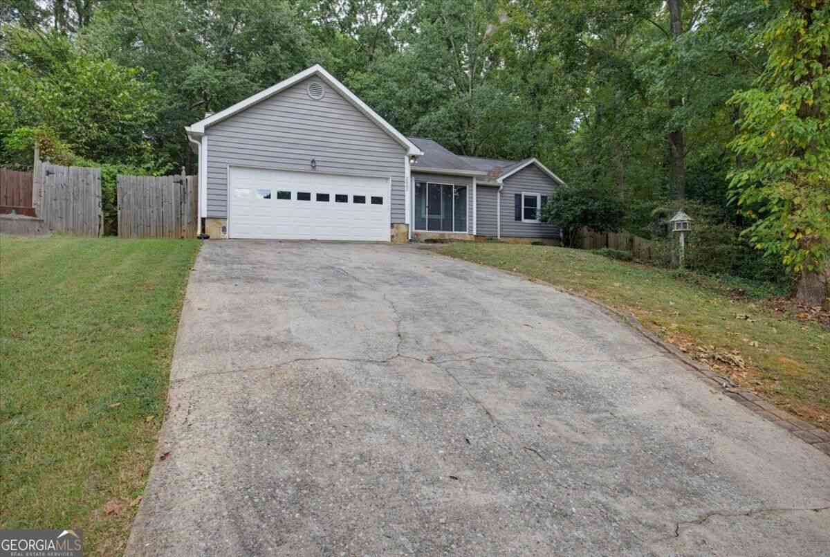Homes For Sale - 2805 Varlet Court<br/> Snellville, GA 30039