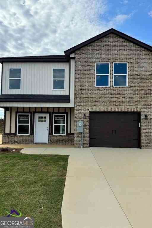 Townhouse For Sale - 254 Beau Claire Circle<br/> Byron, GA 31008