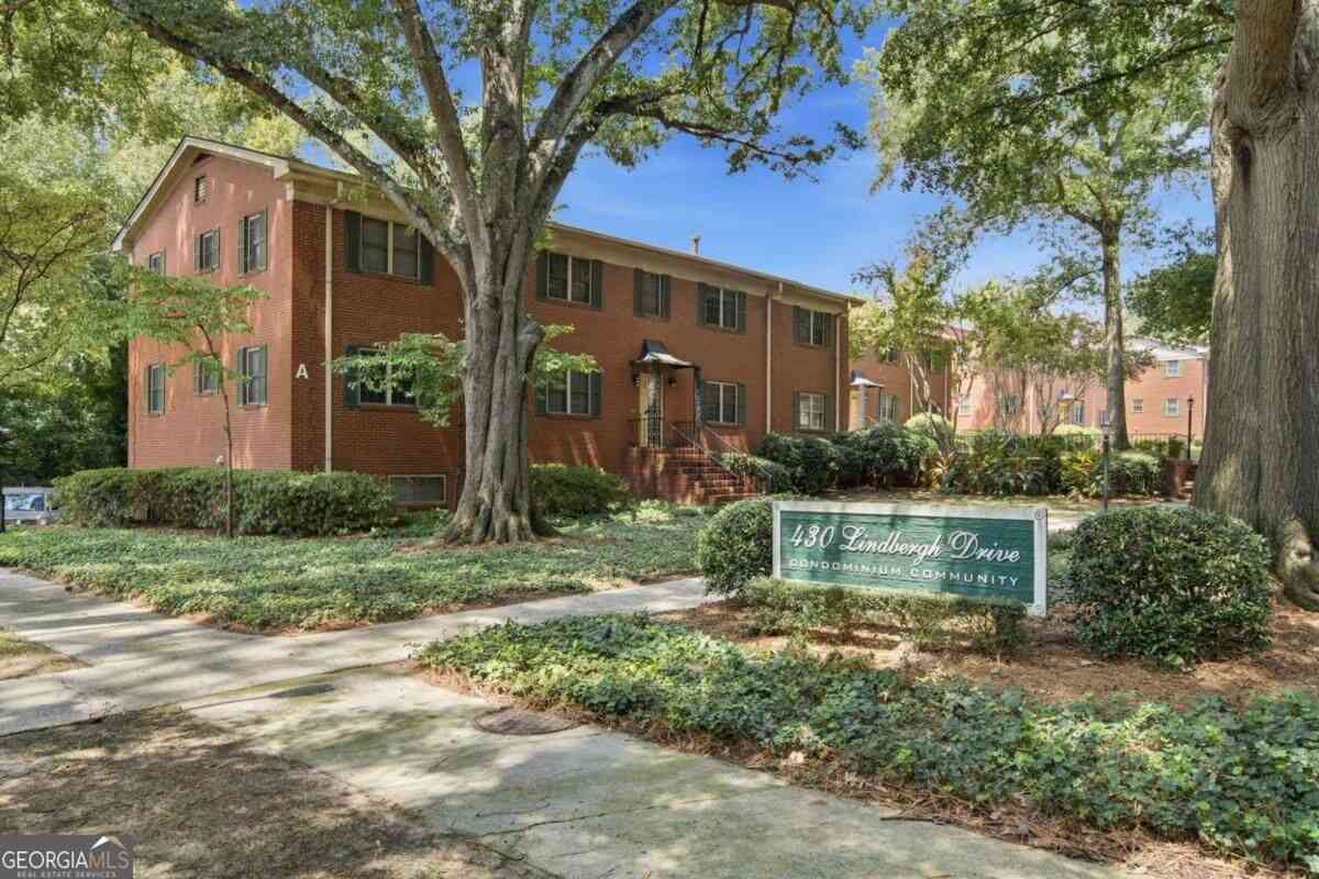 Condo For Sale - 430 Lindbergh Drive NE #A6<br/> Atlanta, GA 30305