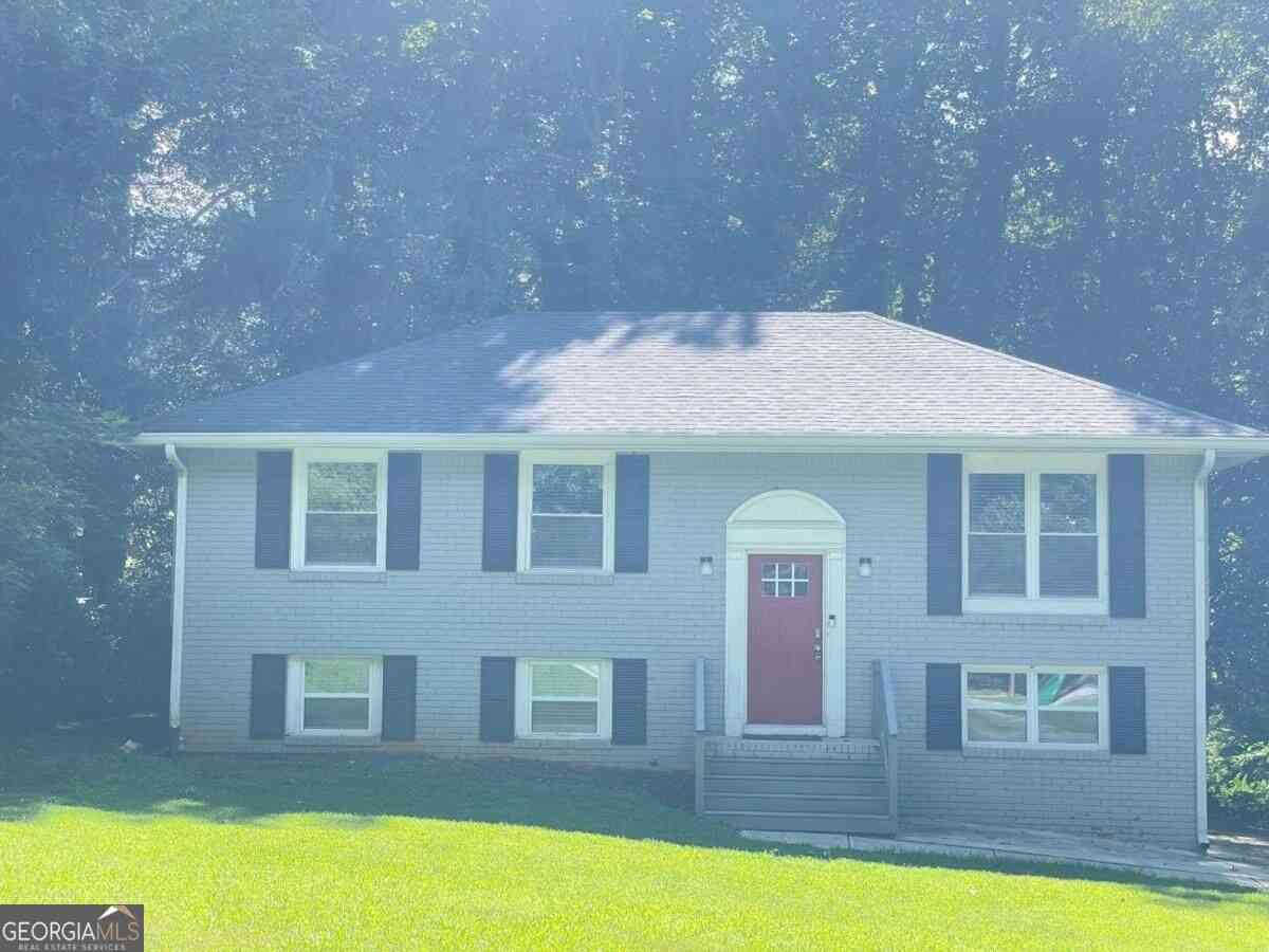 Homes For Sale - 1537 Spruce Ridge Court<br/> Stone Mountain, GA 30083