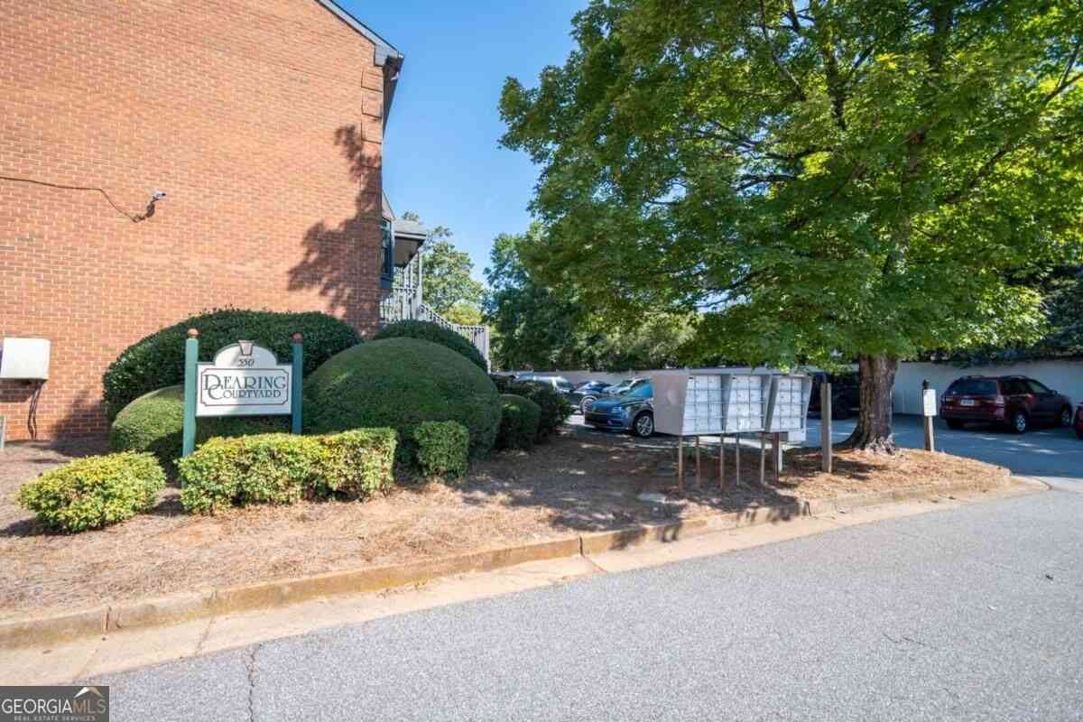 Condo For Sale - 550 Dearing Street #9<br/> Athens, GA 30605