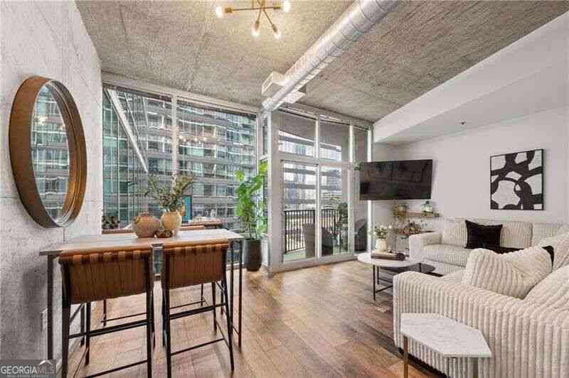 Condo For Sale - 923 Peachtree Street NE #1221<br/> Atlanta, GA 30309