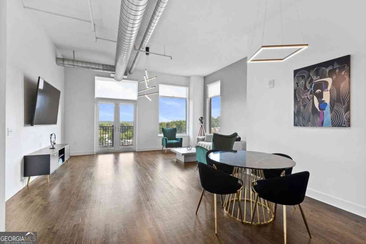 Condo For Sale - 3820 Roswell Road NE #510<br/> Atlanta, GA 30342