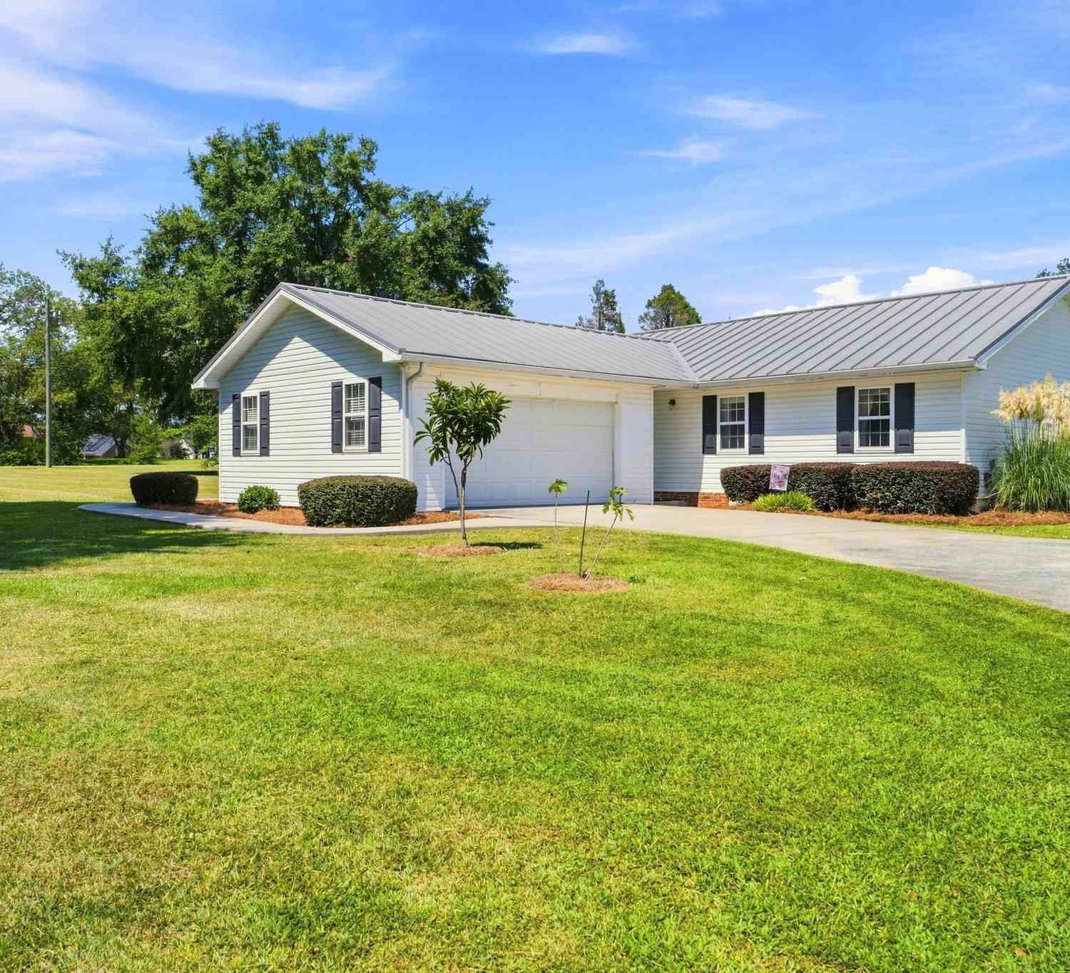 Homes For Sale - 100 Old Hickory Road<br/> Byron, GA 31008