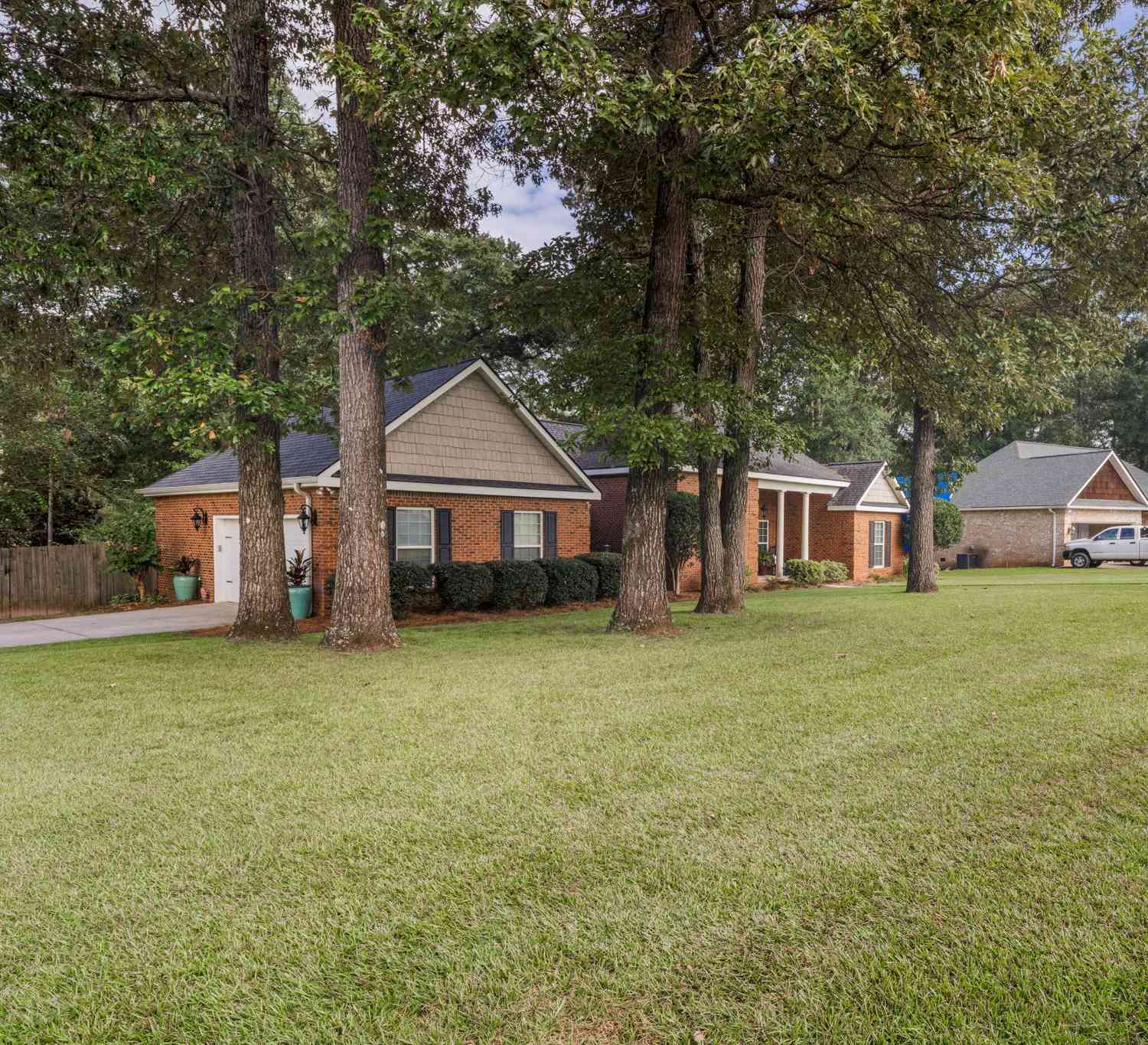 Homes For Sale - 301 Hunts Landing Drive<br/> Kathleen, GA 31047