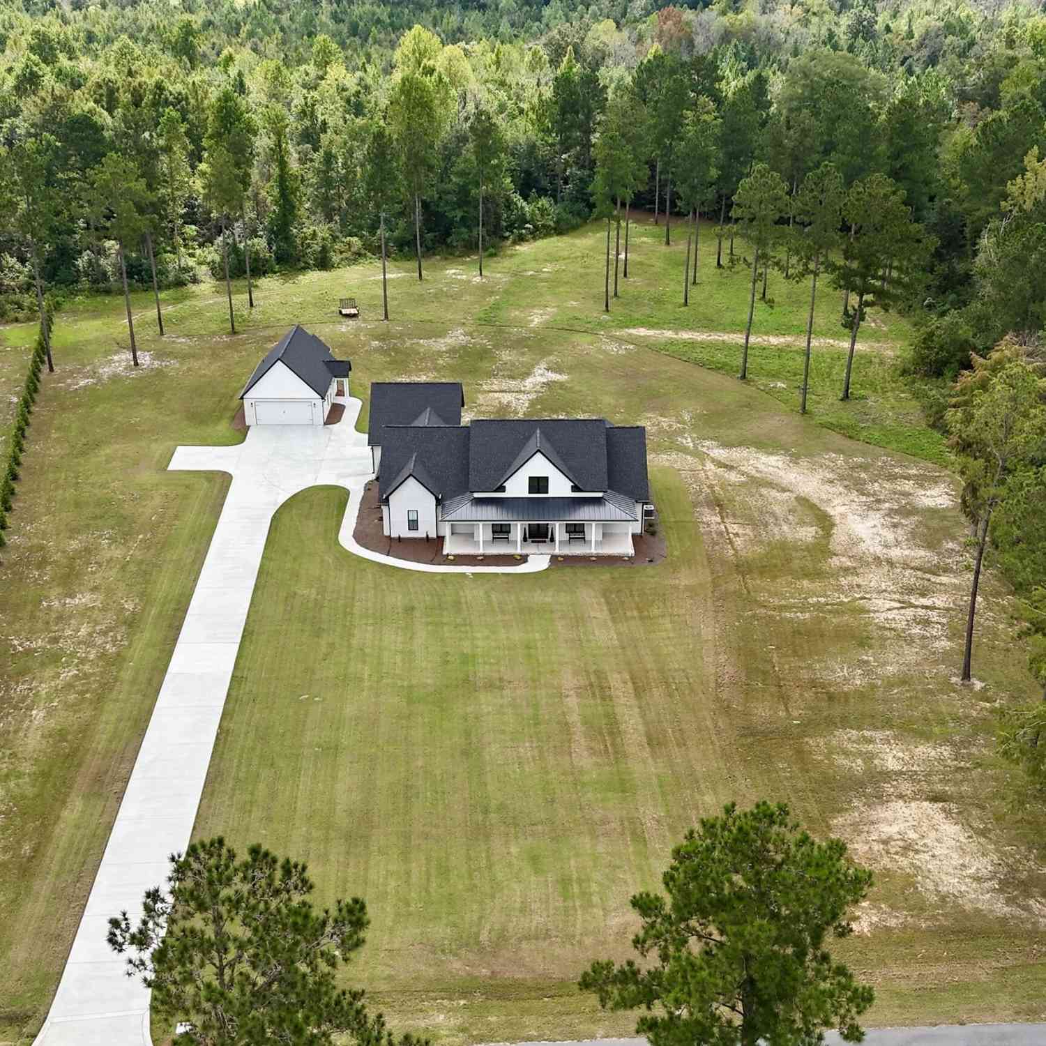 Homes For Sale - 174 Evergreen Drive<br/> Cochran, GA 31014